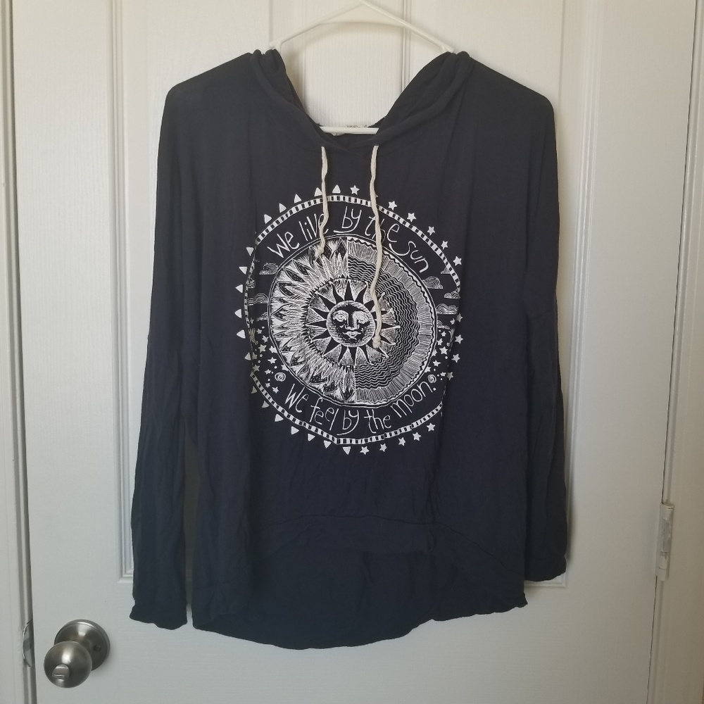 5/$20 👀 Lightweight Hooded Shirt